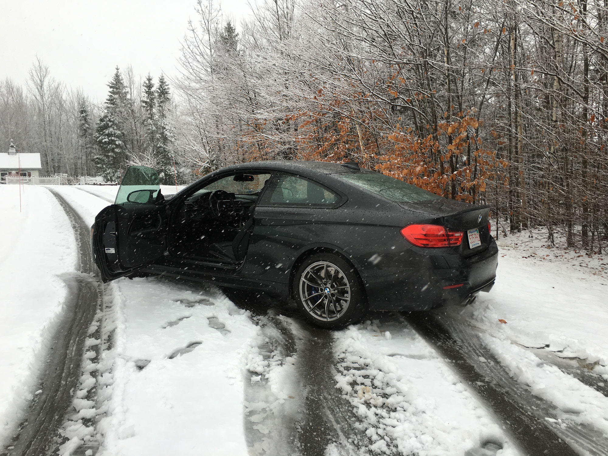 БМВ м5 ф10 черная в снегу